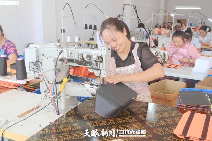 訂單排到明年！大方縣核桃鄉箱包生產忙