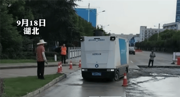 無人快遞車送貨名場面笑噴網友：爛路起飛、輪胎沒了照跑不誤