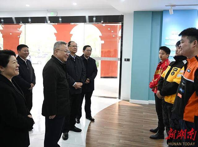 湖南省委書記沈曉明、省長毛偉明，與外賣、快遞小哥面對面交流