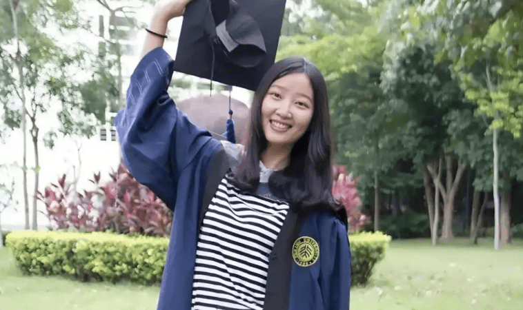 原創牢A又抨擊女留學生,遭女留學生現身說法反駁,網友:徹底不裝了?