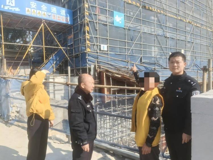 工友“順手牽羊”盜走手機 民警快速破案擒賊