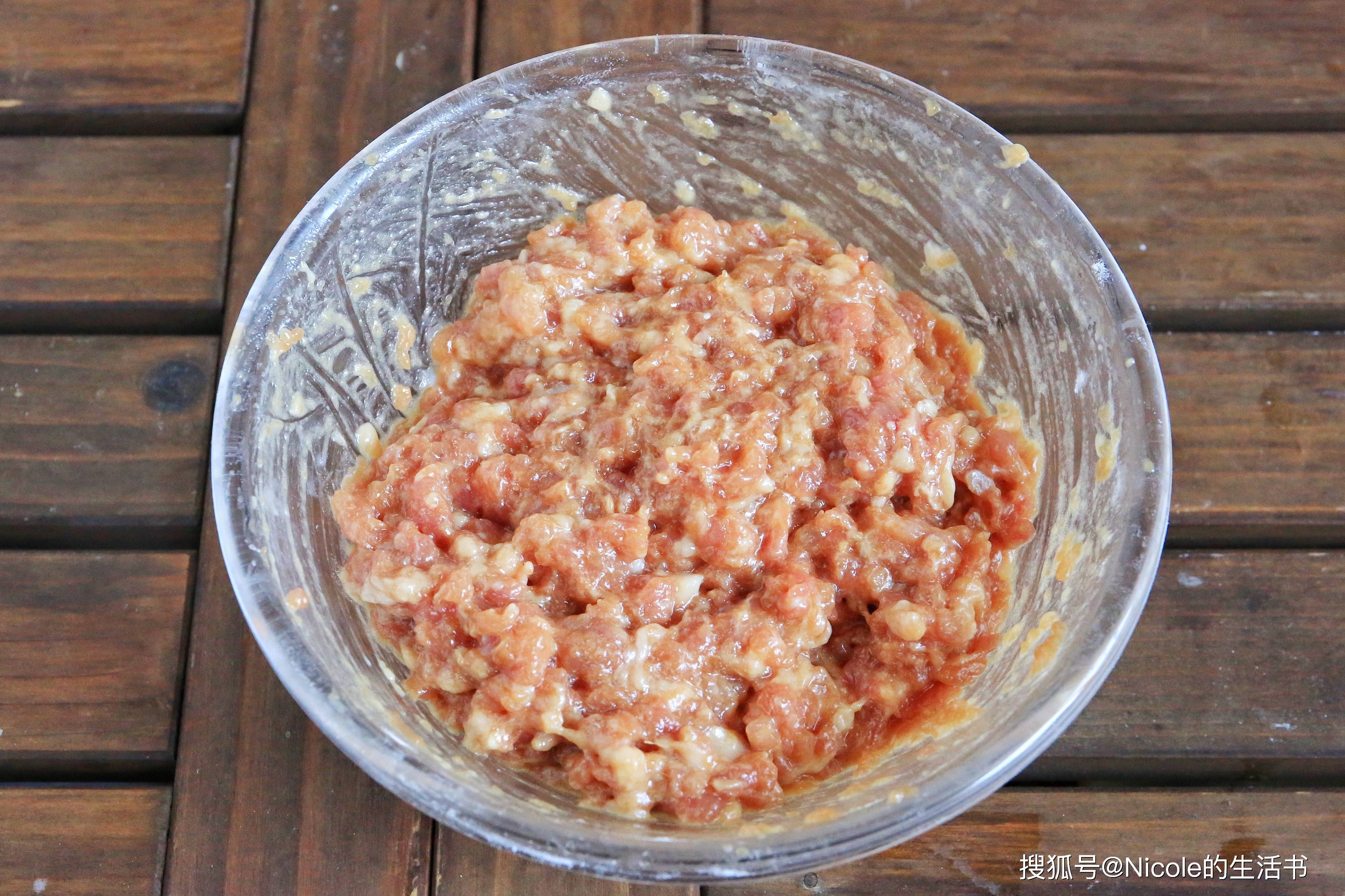 原創帶來無限暖意的秋冬美食：砂鍋白菜丸子煲