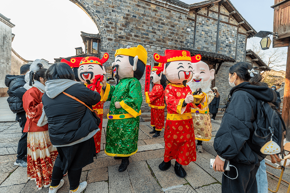 民俗戲劇化轉譯，浙江烏鎮“復活”烏將軍迎水鄉新春