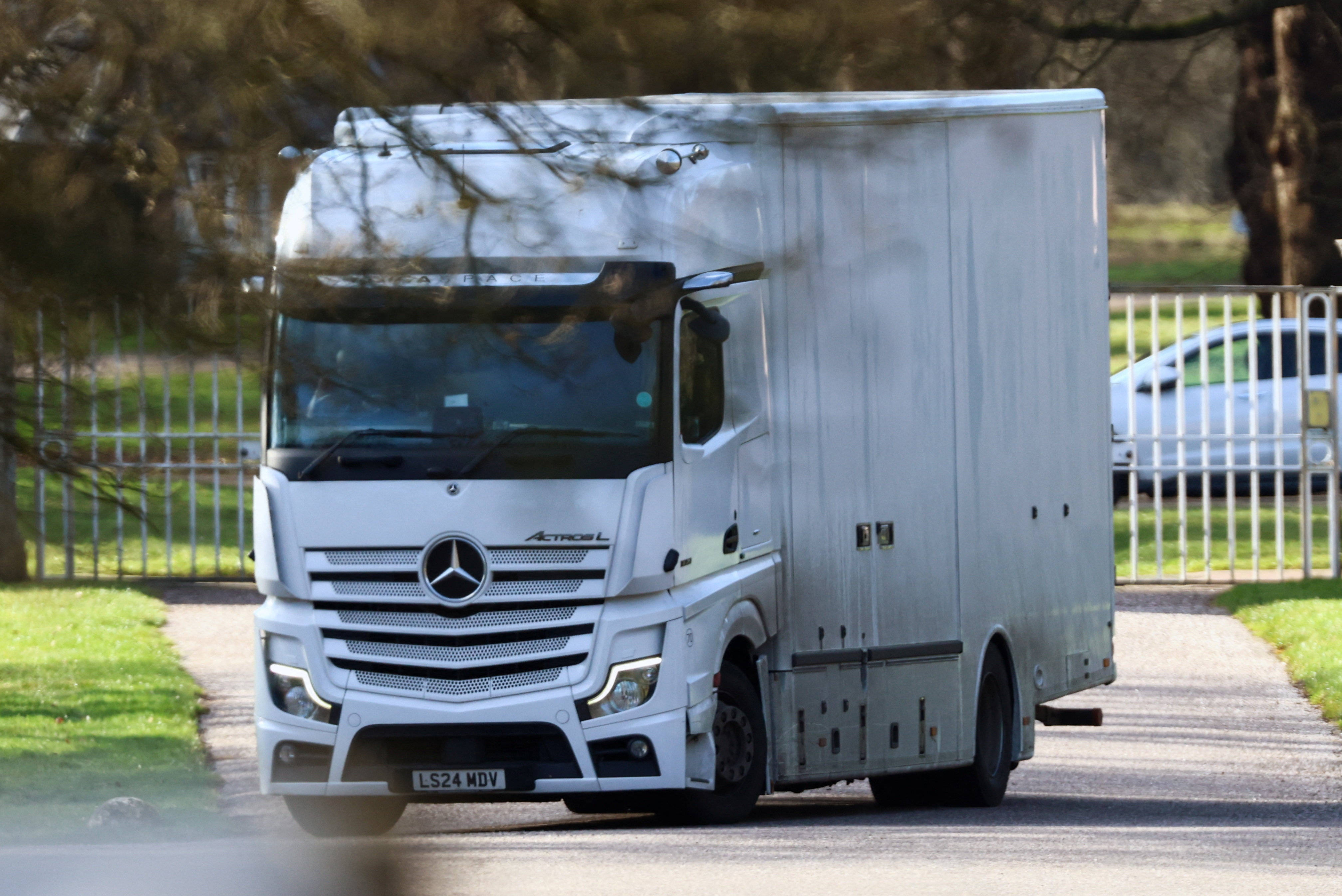 （外代一線）愛潑斯坦案新檔案公開後 英王之弟安德魯連夜搬家