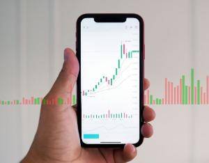 文化傳媒區域性活躍，名雕股份盤中上演“地天板” 橫店影視7天6板