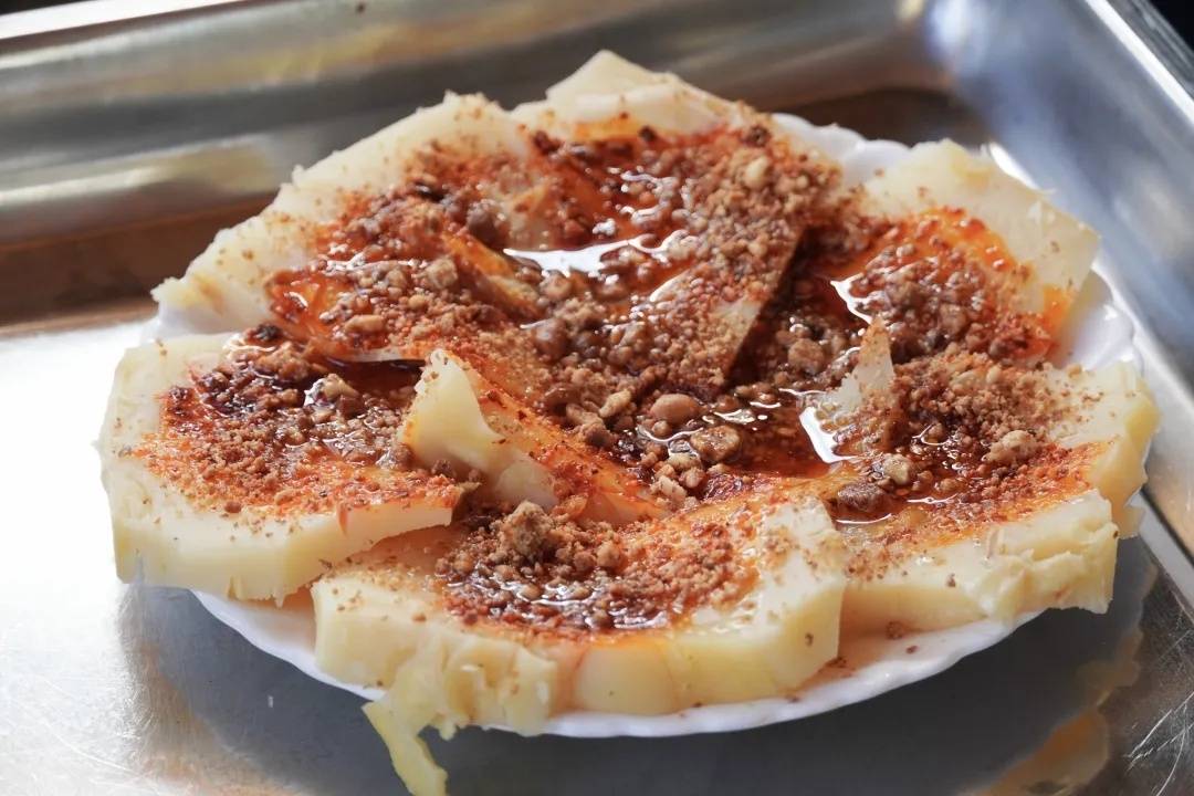 新春走基層｜大理觀音塘美食一條街：市井煙火裡的白族風味