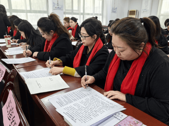 錨定目標勇奮進 同心耕耘綻芳華——忻州市康樂小學舉行2025—2026學年第一學期期末教育教學工作總結大會