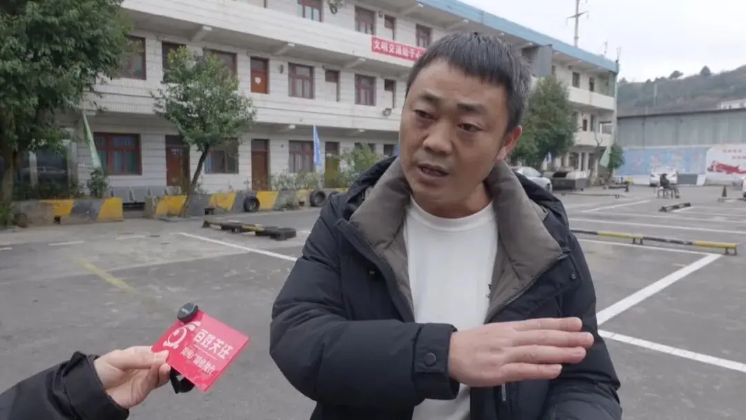 省心變鬧心！貴陽男子駕校報名“省心班”，人到了考場竟被告知沒交考試費？