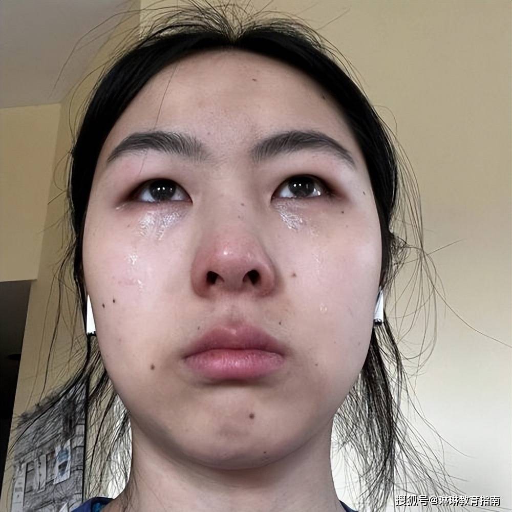 原創“養不起我，就別讓我上大學！”女大學生抱怨半個月1000元不夠花，評論區令其看清現實