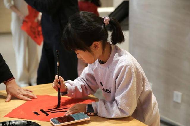 博物館裡過大年｜抗戰館新春送“福”書法活動，快來一起沾“福”氣吧！