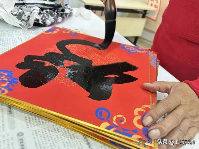 書法家攜馬年福字，赴一場鄰里新春之約