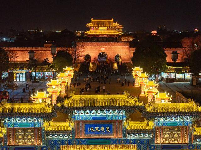 過年就來臺兒莊，全國在校大學生、18歲以下未成年人，門票免費！