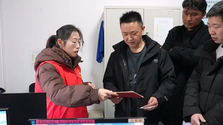 春節返鄉補辦房產證的多了 便民服務讓“紅本本”速達