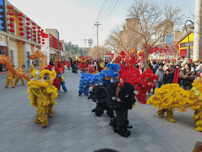 庫爾勒市第十小學舞龍舞獅隊連續四年亮相梨城社火