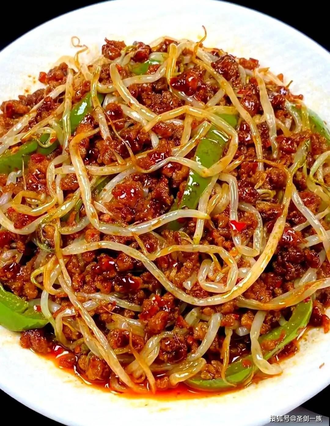 女性不想皺紋爬滿臉，常吃8種食物，去皺美容，肌膚紅潤有光澤