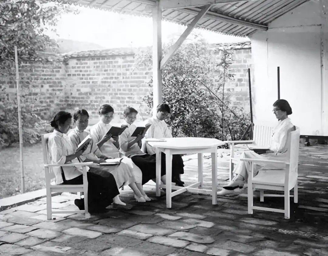 中國百年女性教育發展史：從傳統桎梏到現代教育的演進歷程