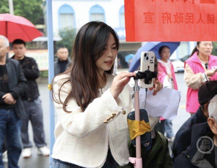 “三八”婦女節丨研究生畢業返鄉紮根基層 她用鏡頭講述鄉村故事