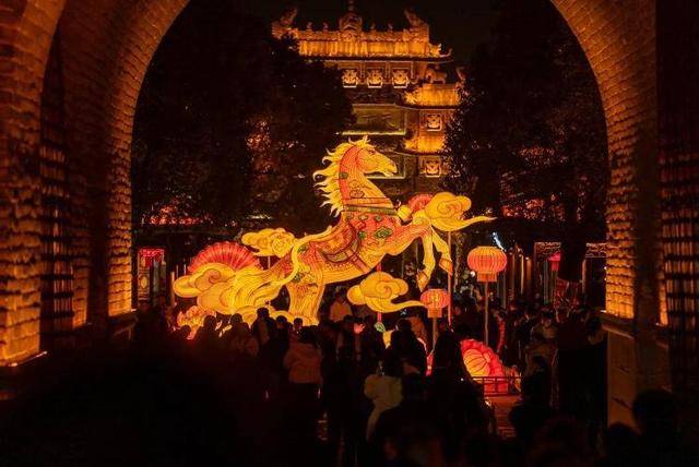 速收藏！棗莊臺兒莊古城春之花影與夜燈，錯過再等一年喲！