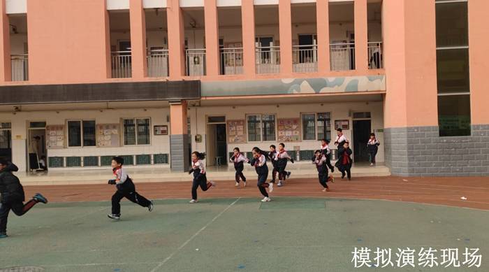 應急技能護成長 濟南市堤口路小學開展疏散演練活動