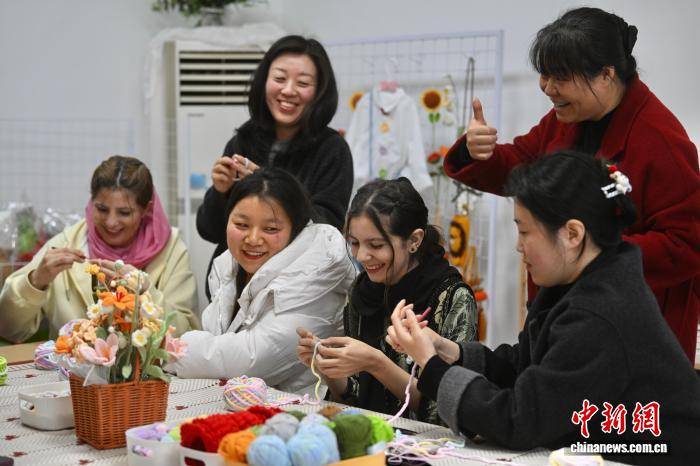 安徽合肥：留學生體驗手工編織 樂享“指尖”技藝