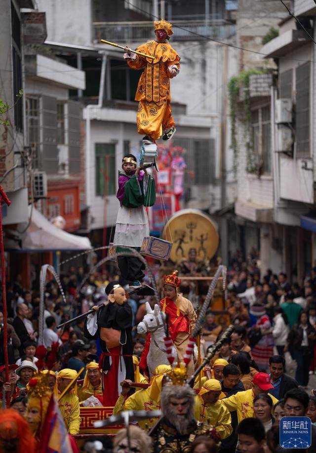 “空中戲劇”非遺巡遊：流動的民俗盛宴