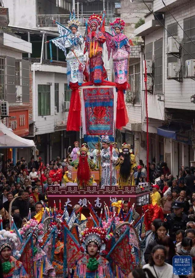 “空中戲劇”非遺巡遊：流動的民俗盛宴