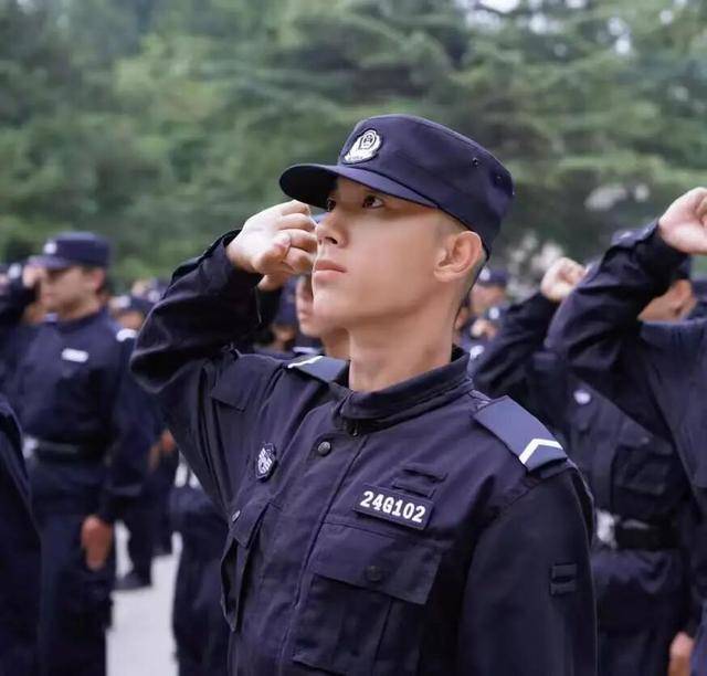 “住手，我是公安大學的！”