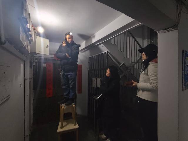 居民聞到焦煳味，揪出線路隱患，社羣快速處置化解險情