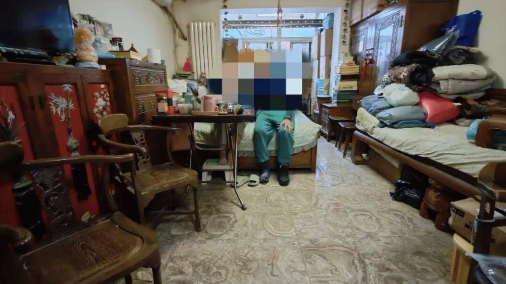 年近八旬老太每天看直播網購，家中快遞堆滿