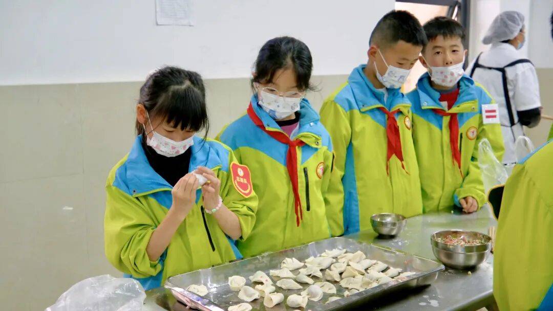 小管家顯擔當 雷鋒精神潤校園——育紅小學開展雷鋒月主題活動