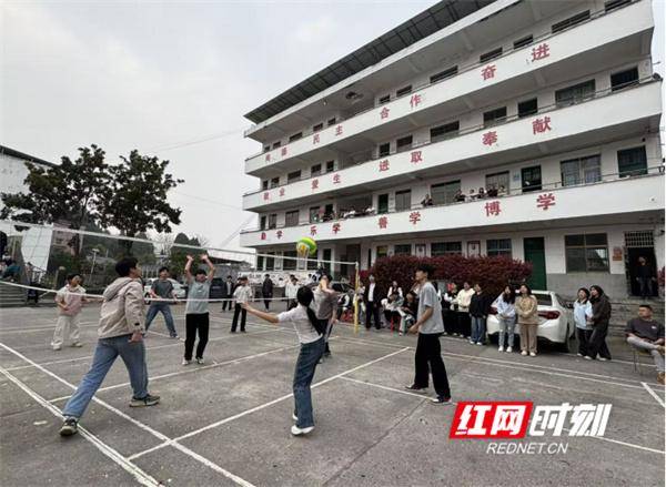 新田縣大坪塘中學2026年氣排球比賽激戰正酣