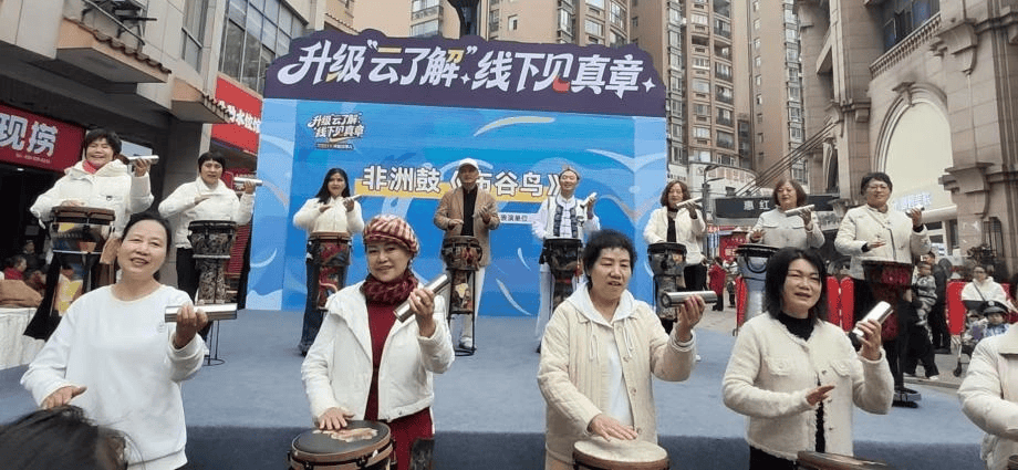 烏當區老年大學聲樂班走進社羣參加“警營開放日”活動