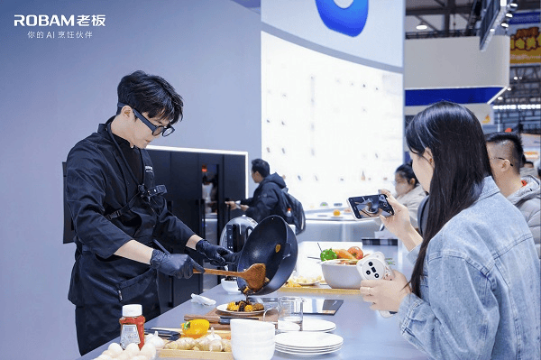 老闆電器「AI烹飪眼鏡」，尋找廚電新增量