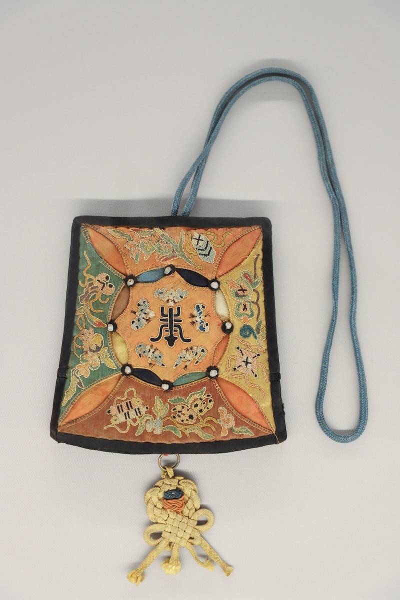 感受盈握之間的荷包與刺繡之美