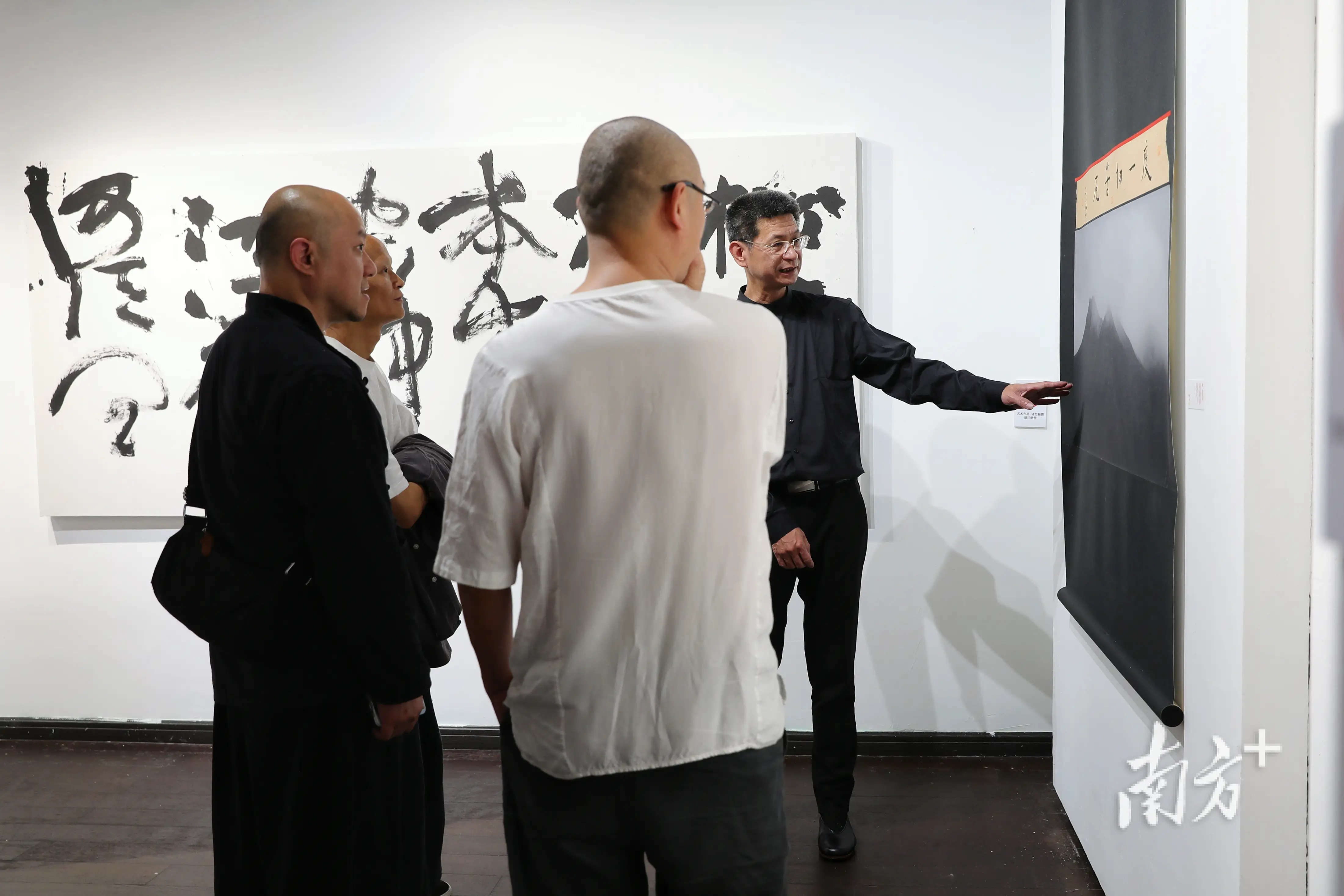 “以墨為馬——曾和平題寫書法及攝影展”開幕