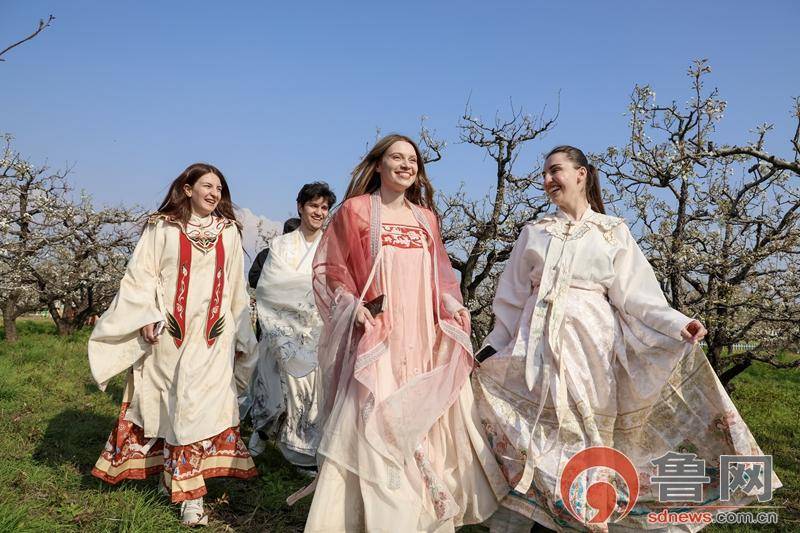 山東滕州：外國留學生體驗“漢服尋春”文化活動