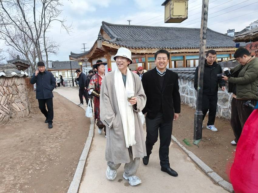 品美食、賞民俗 歌手林依輪為延吉“代言”