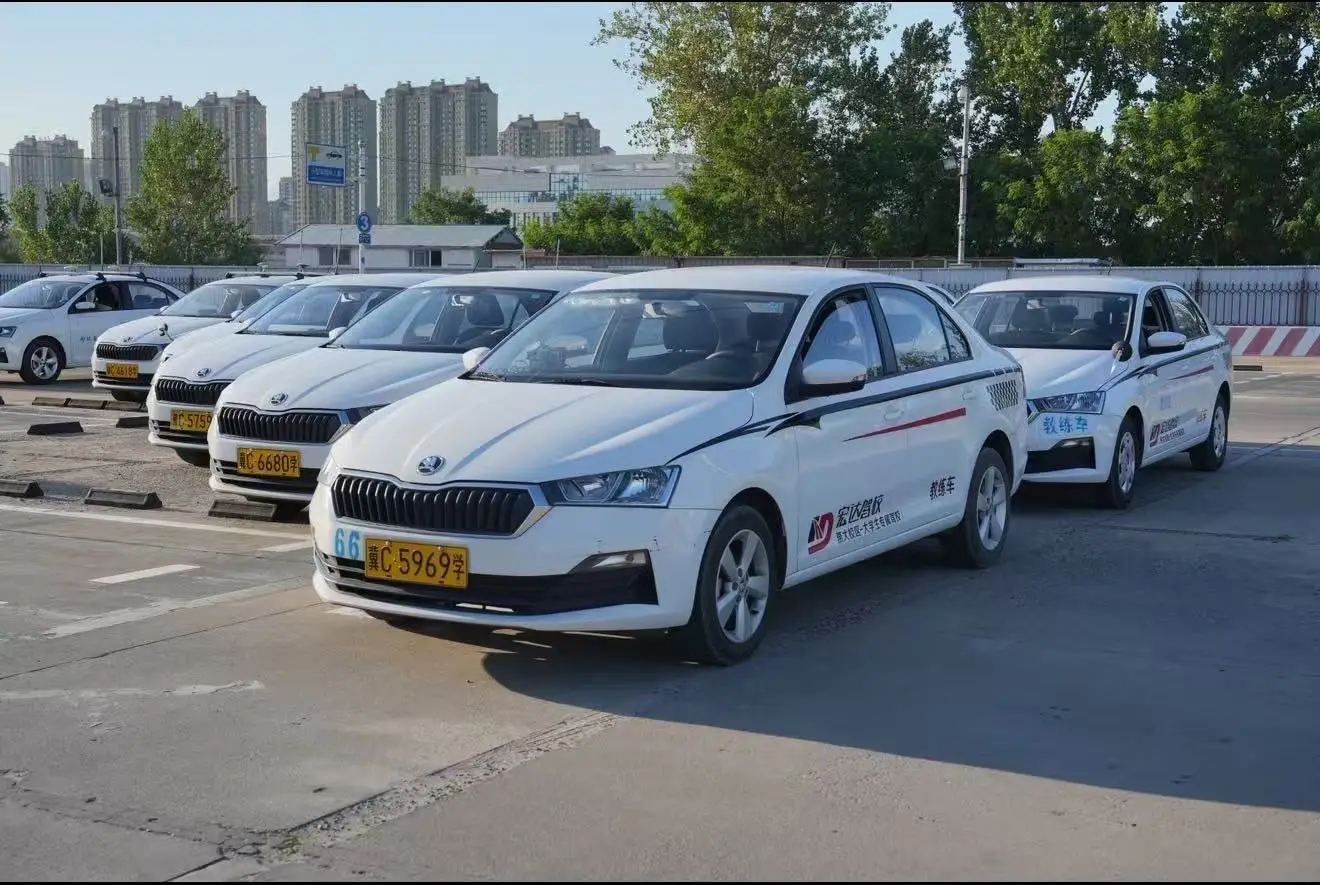 自有考場駕校怎麼選？宏達駕校是靠譜之選