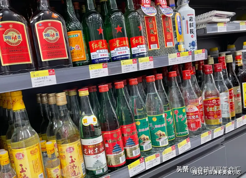 大量朝鮮遊客湧入吉林，他們不去旅遊，竟為了我國白酒