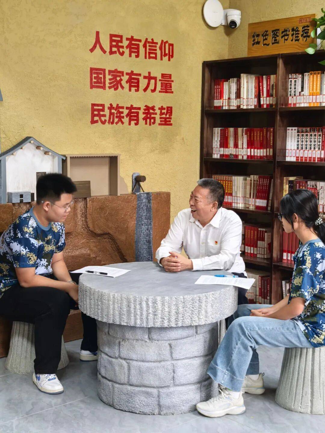 厲害！這所中學讓學生策劃了一場大展