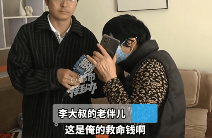 丈夫突發腦出血，妻子意外在床底發現200多枚金幣，當場急瘋：“這日子沒法過了”