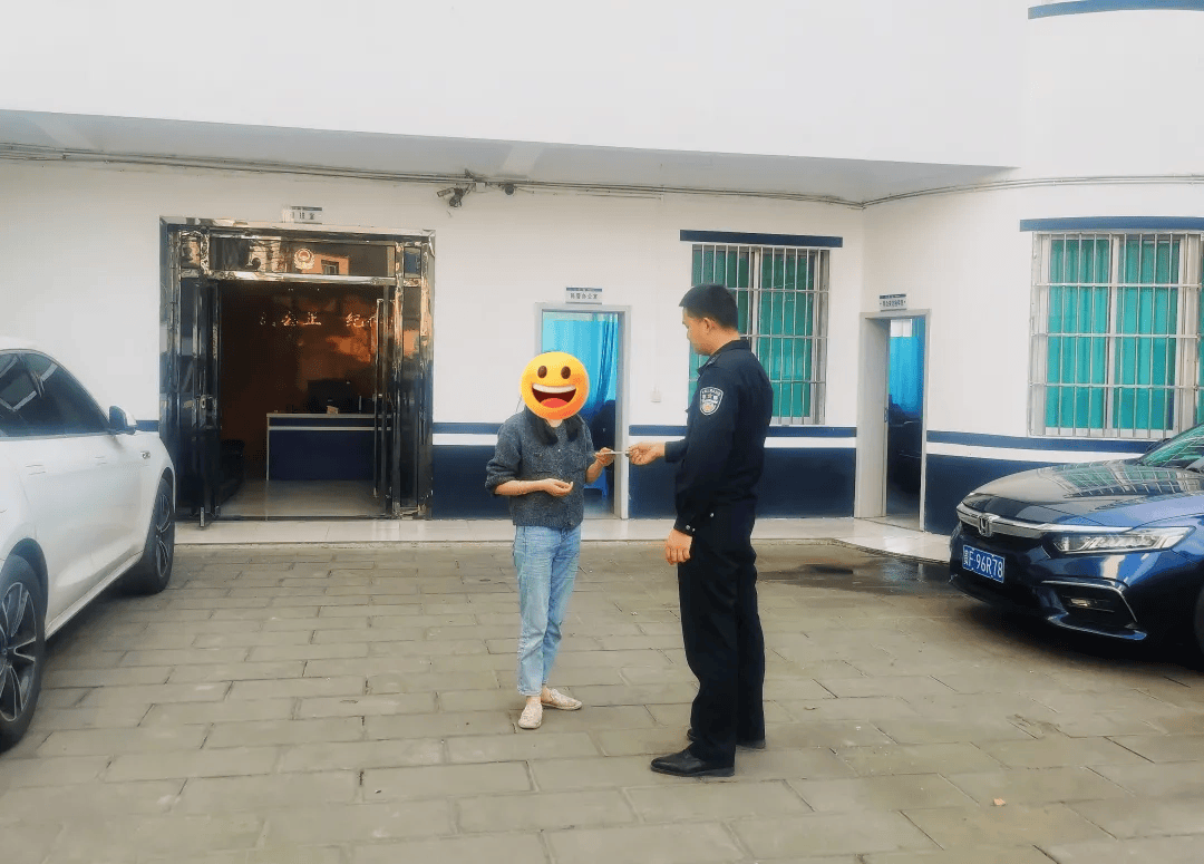 計程車乘客手機遺落，民警快速找回