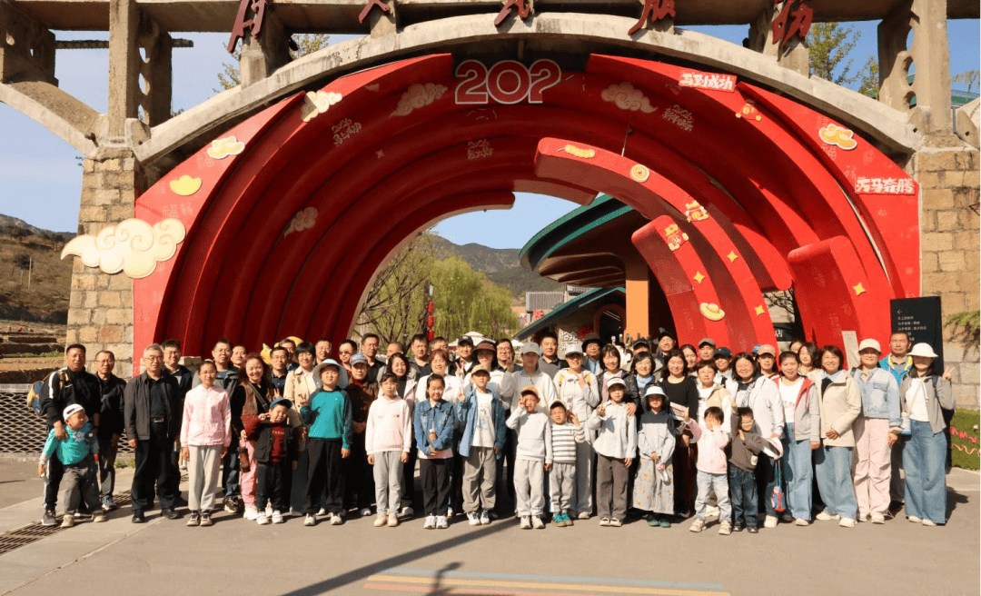 濟南市萊蕪第一中學初中部（魯礦中學）：踏春尋芳啟新程 凝心聚力促發展