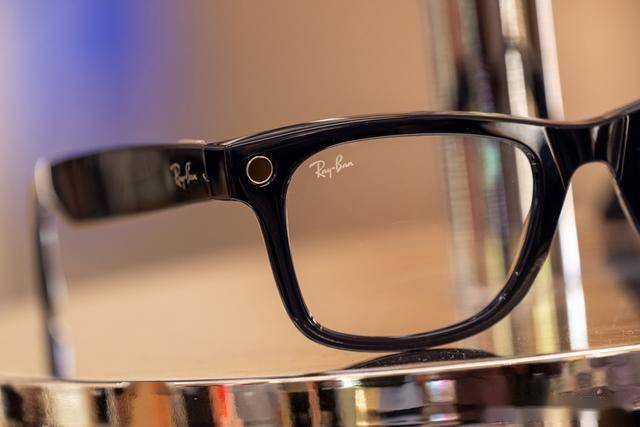 原創炸鍋！蘋果放棄Vision Pro，秘密2027年推無屏AI眼鏡！