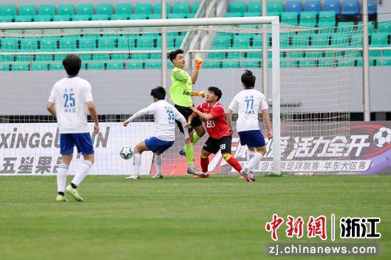 “包郵區”快遞小哥足球賽在浙江杭州上演