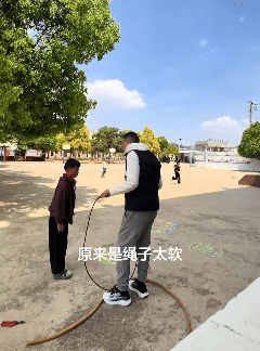 原創小學老師好厲害：教的可是一群文盲！無異於教一群猴子“1+1=2”