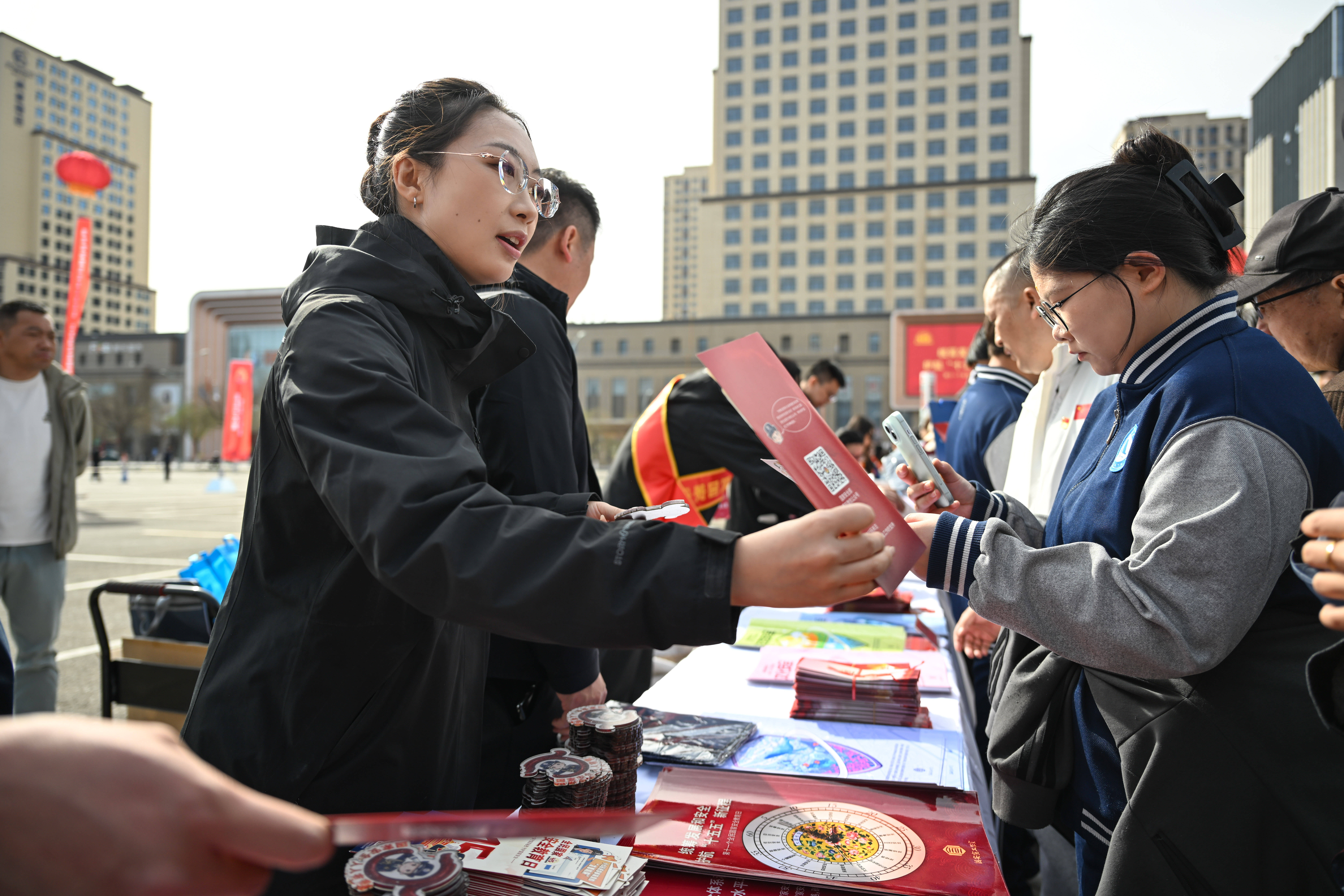 呼和浩特舉行全民國家安全教育日活動