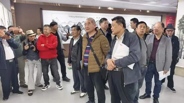 原創鄂州人自己的山水盛宴！這位本土畫家130幅焦墨畫驚豔亮相圖書館