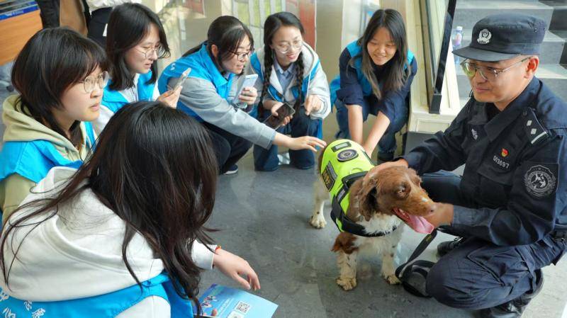 北京民警組團走進大學校園，現場多角度普及安全理念