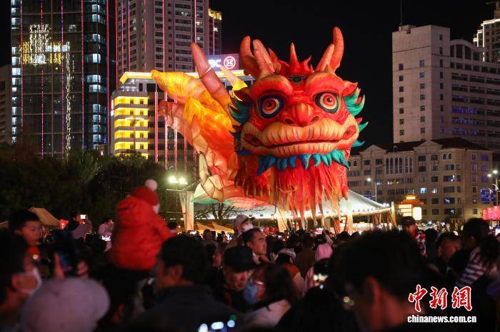 青海西寧河湟文化旅遊季活動啟幕 “火麒麟”吸引民眾打卡